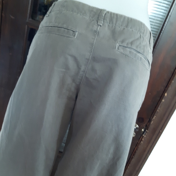 Size 4 Abercrombie & Fitch New York khakis - Picture 3 of 11
